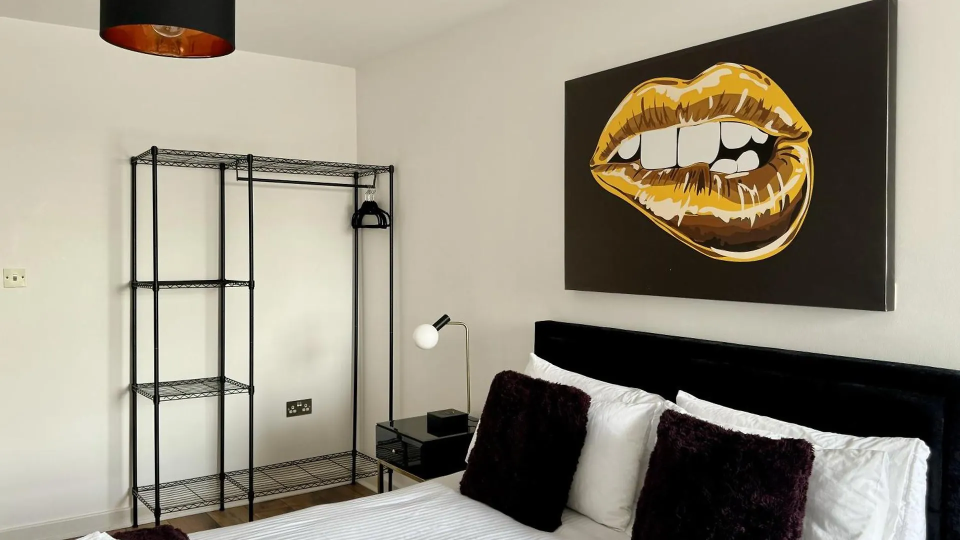 Luxury Spacious Apartment Next To Chester Train Station 10 Min Walk To Chester City Center Free Parking The Old Post Office Apartment By Rework Accommodation 0*,  United Kingdom