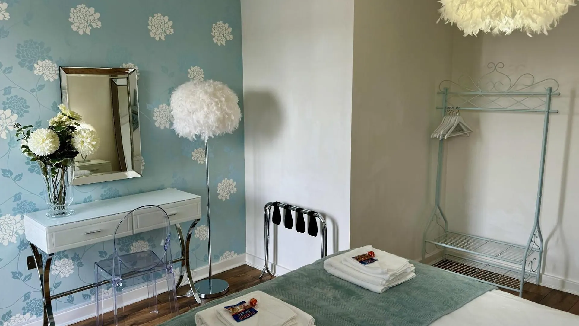 Luxury Spacious Apartment Next To Chester Train Station 10 Min Walk To Chester City Center Free Parking The Old Post Office Apartment By Rework Accommodation