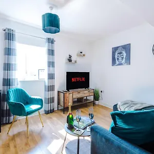 Stylish Centre By 53 Degrees Property, Ideal For Couples & Business Professionals - Sleeps 4 Apartment