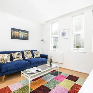 Perfect Centre Location - Historic Albion Mews Apartment