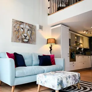 Jungle Escape, With Parking & Terrace Apartment